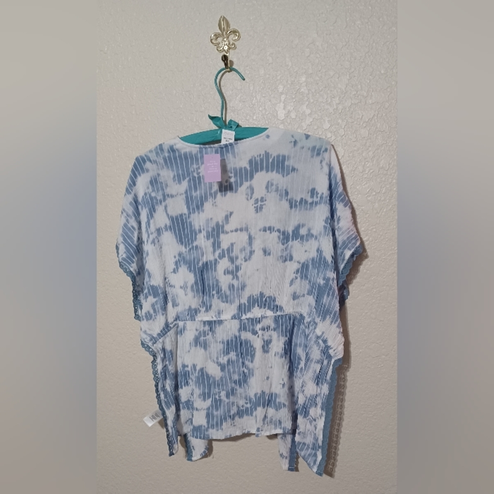 Ladies Top - Picture 2 of 3